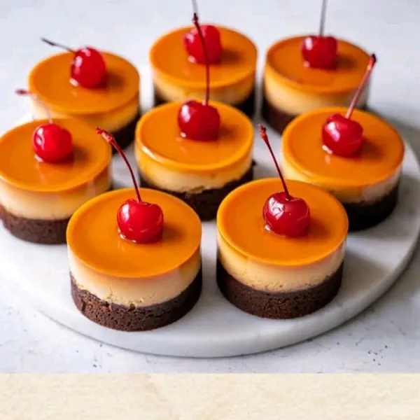 Chocoflan para mesa dulce con cerezas